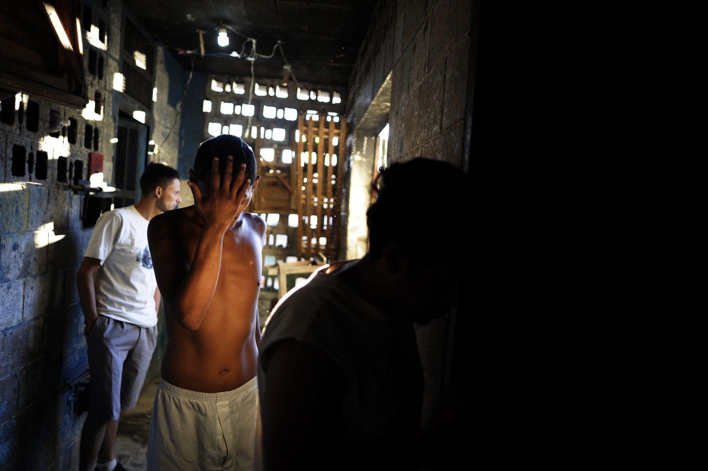Brasiilia vang jäi põgenedes seina kinni