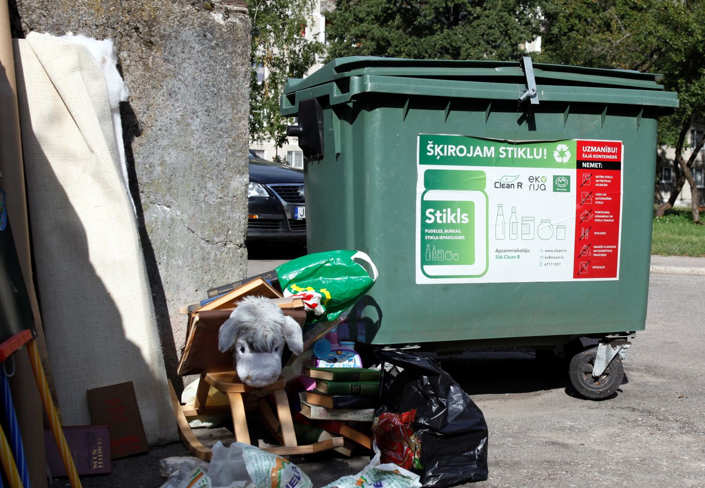 За незаконно выброшенный крупногабаритный мусор расплачиваются все жители многоквартирного дома