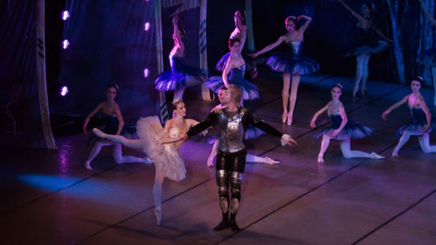 Kirill Furman tundus Jõhvi laval lausa aukartust äratav − Don Quijote'i rolli oli valitud teatri kõige pikem tantsija.