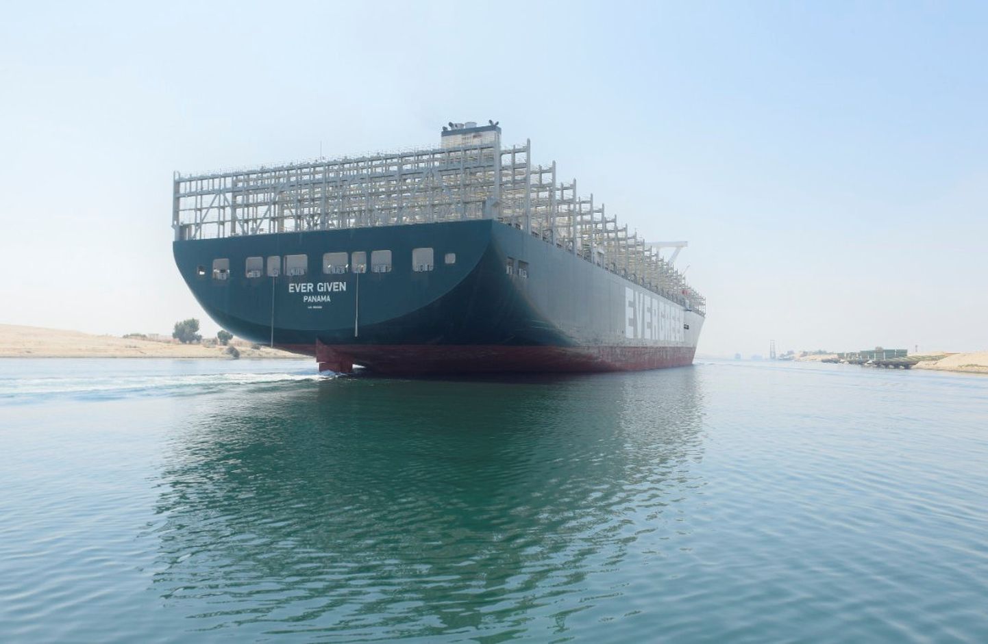 Maailma suurimaid konteinerlaevu Ever Given käesoleva aasta 20. augustil Suessi kanalit läbimas.