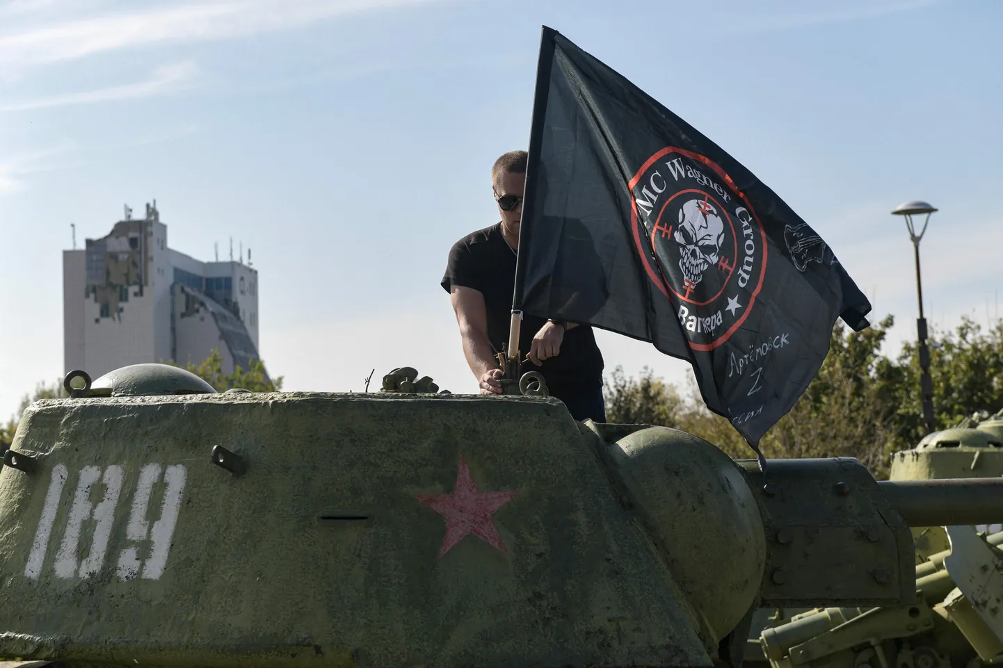 Mees Wagneri lipuga ajutiselt okupeeritud Donetskis. Foto on illustratiivne.