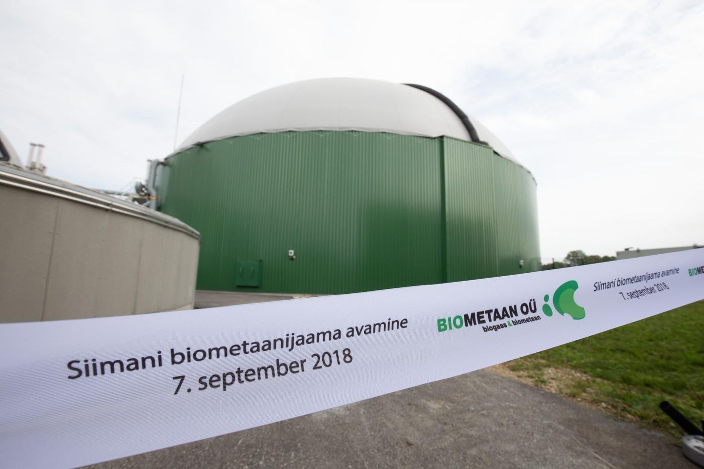 2018. aasta suvel avas Silikaat Grupp Viljandimaal Koksveres biometaani valmistava tehase, kus lehmasõnnikust saab mootorikütus.