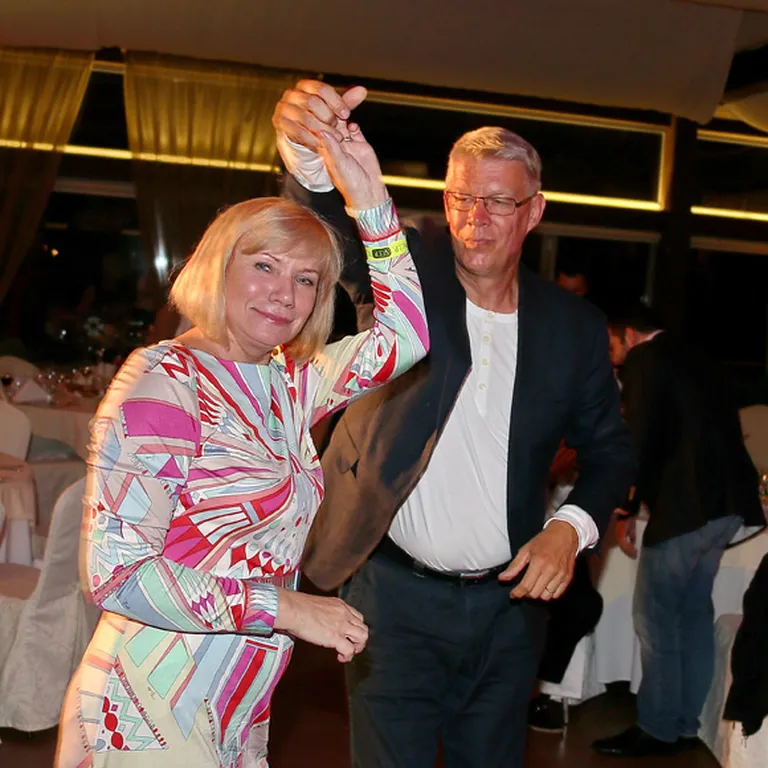 Lielupes krasta smalkajā restorānā "Pinot Marina" Zatleru pāris dejoja rokenrolu 
