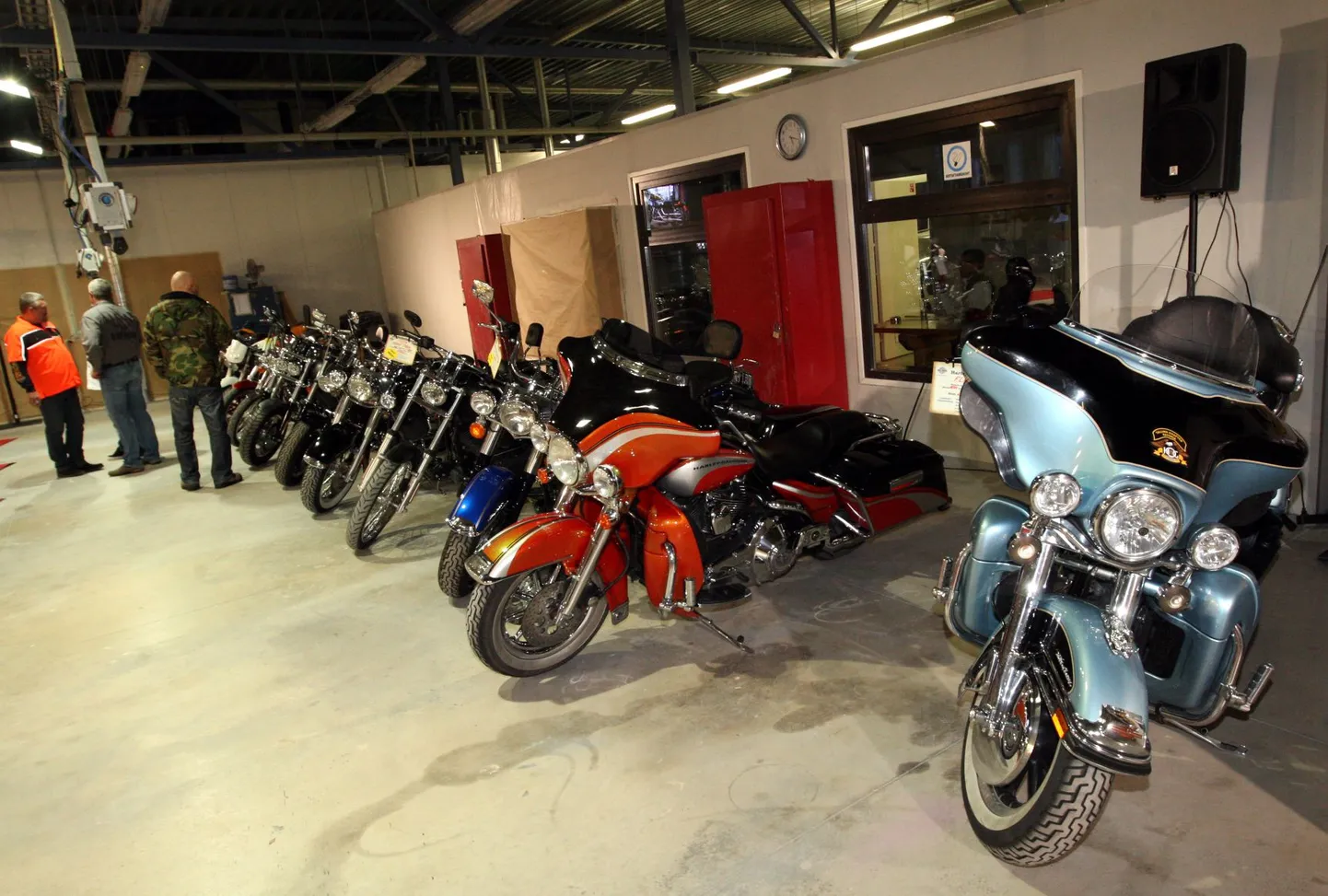 Harley-Davidsoni esinduses Tallinnas toimus 26. oktoobril Harley-Davidsoni 110. aastapäeva tähistamine ning 2013. aasta uute mudelite pidulik esitlus