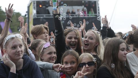 OTSEFOTOD ⟩ Võsu rannafestival on kokku toonud arvukalt noori pidutsejaid