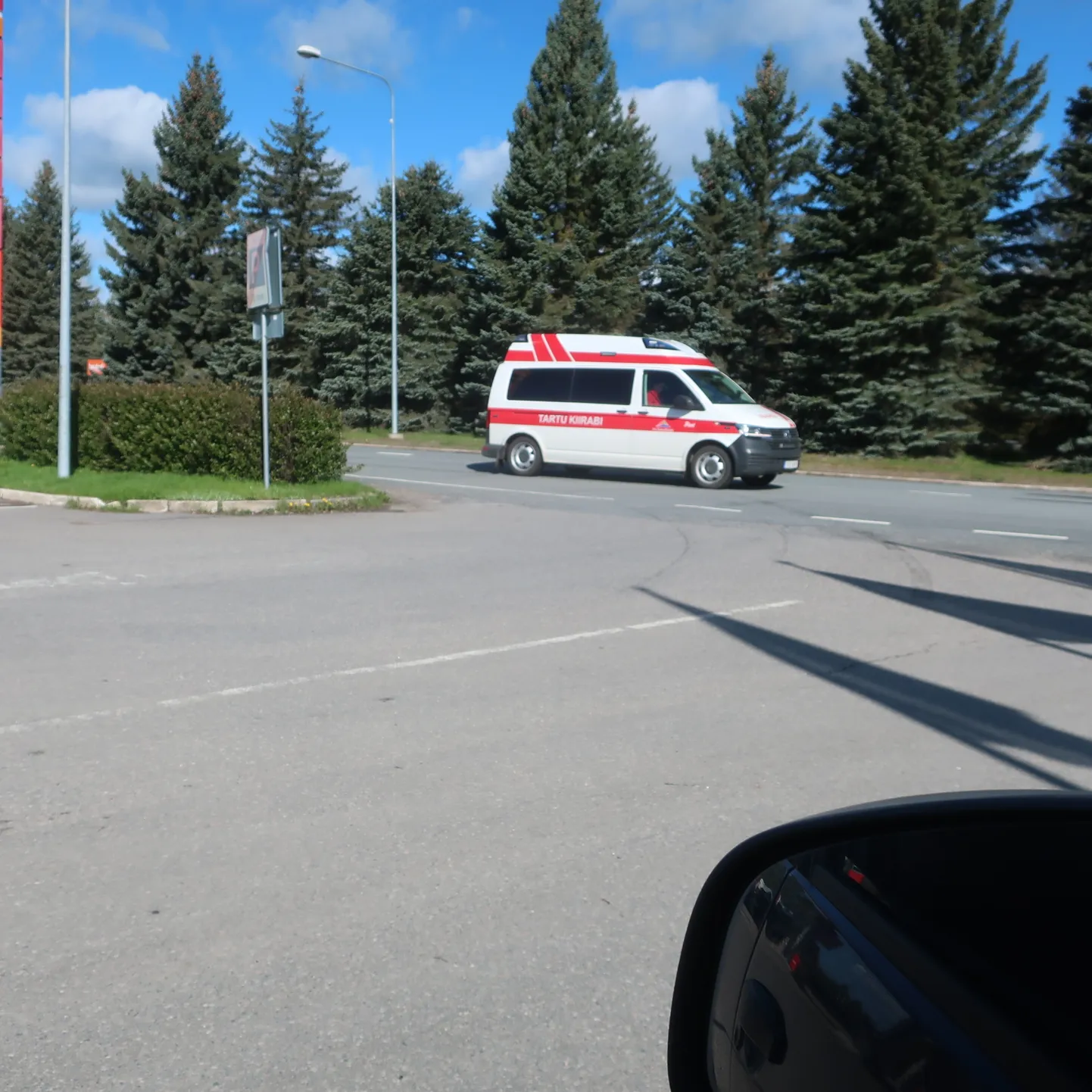 Kiirabi toimetas kannatada saanud haiglasse.