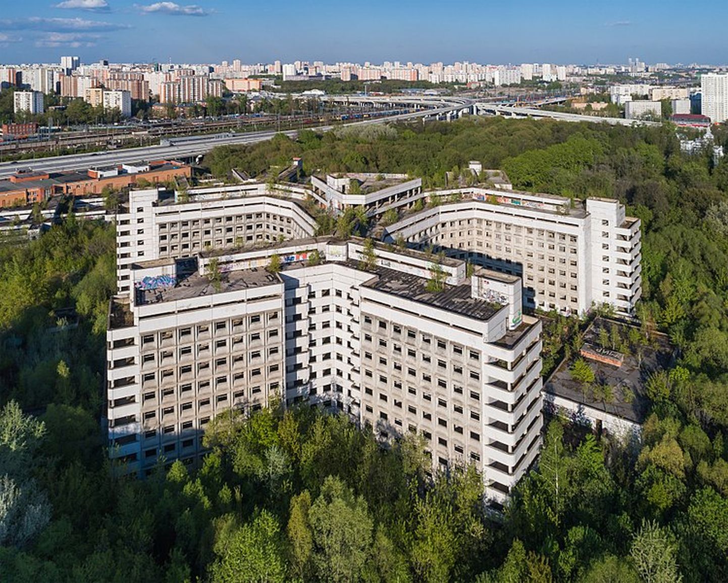 Аэрофото заброшенной больницы в Ховрино, Москва.