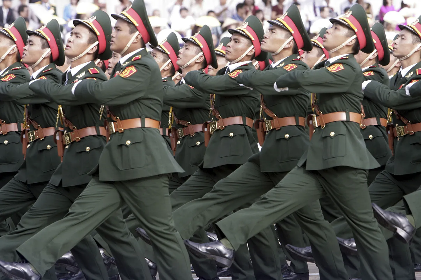 Vietnami sõjaväelased marssimas.