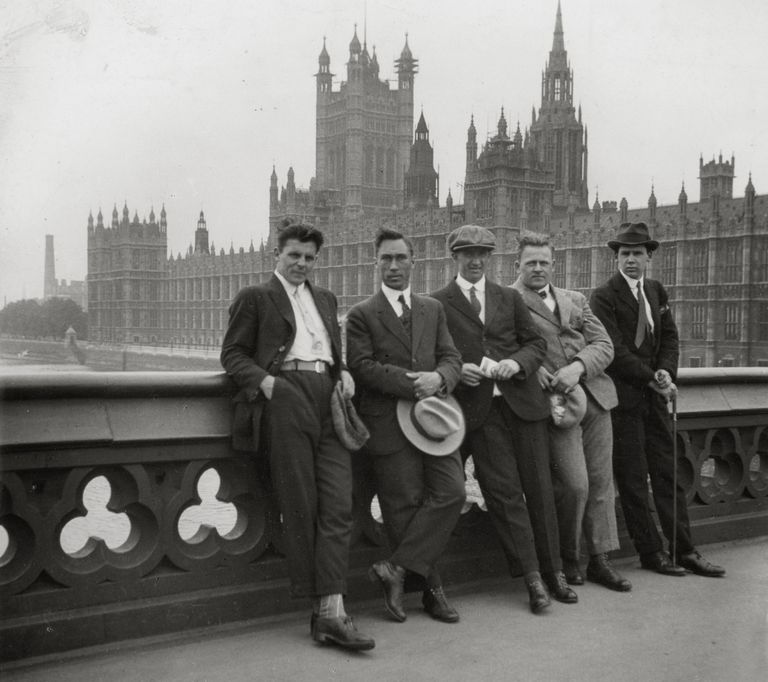 Eesti kergejõustiklased võistlusreisil Londonis (1922). Vasakult: Aleksander Klumberg, Jüri Lossman, Johannes Villemson, Harald Tammer, Sulev Kallas.