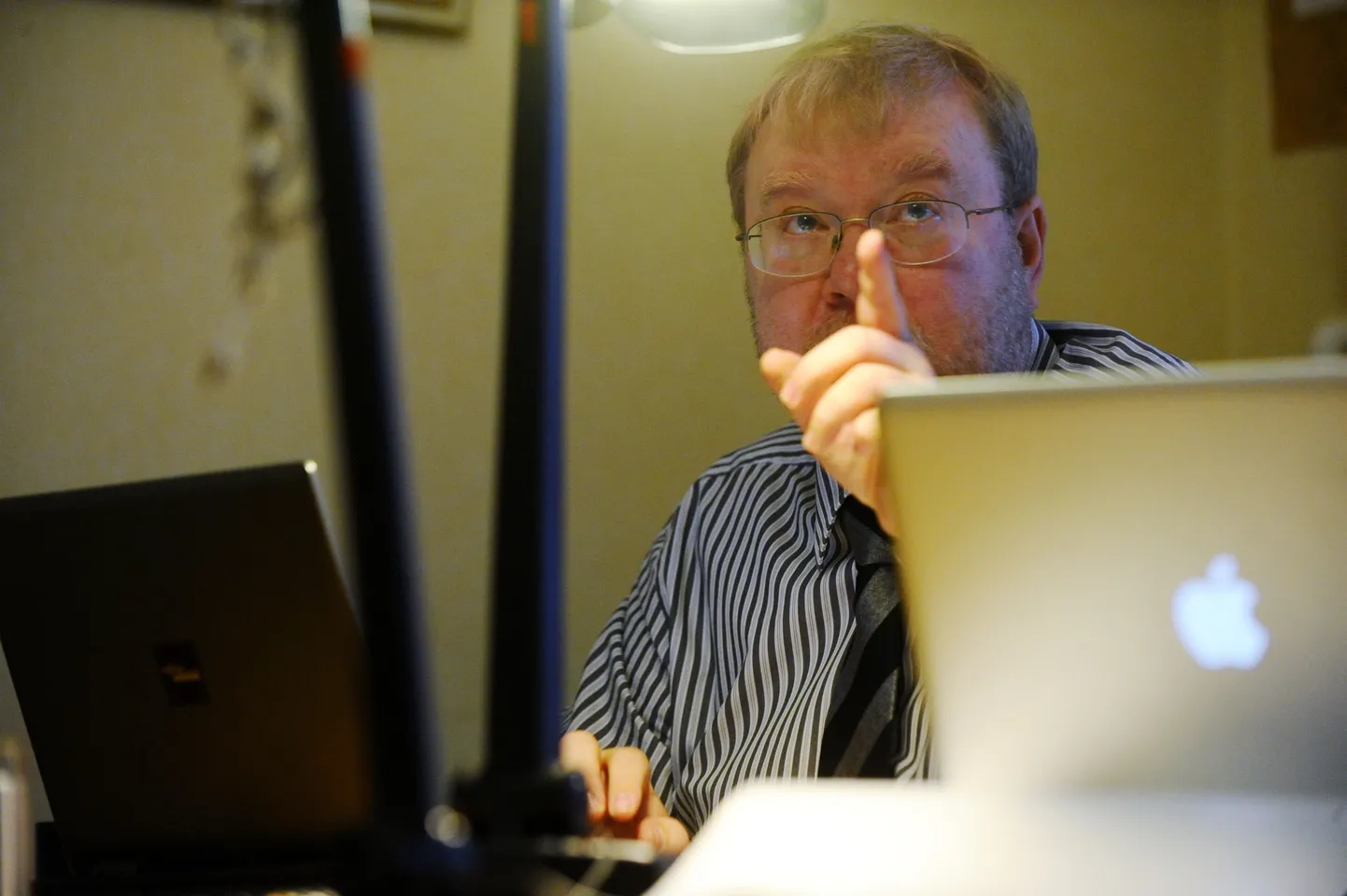 Mart Laar väitlemas.