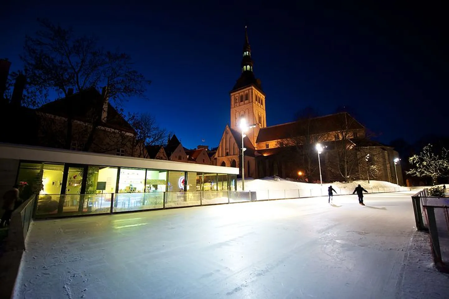 Harju tänava uisuplats.