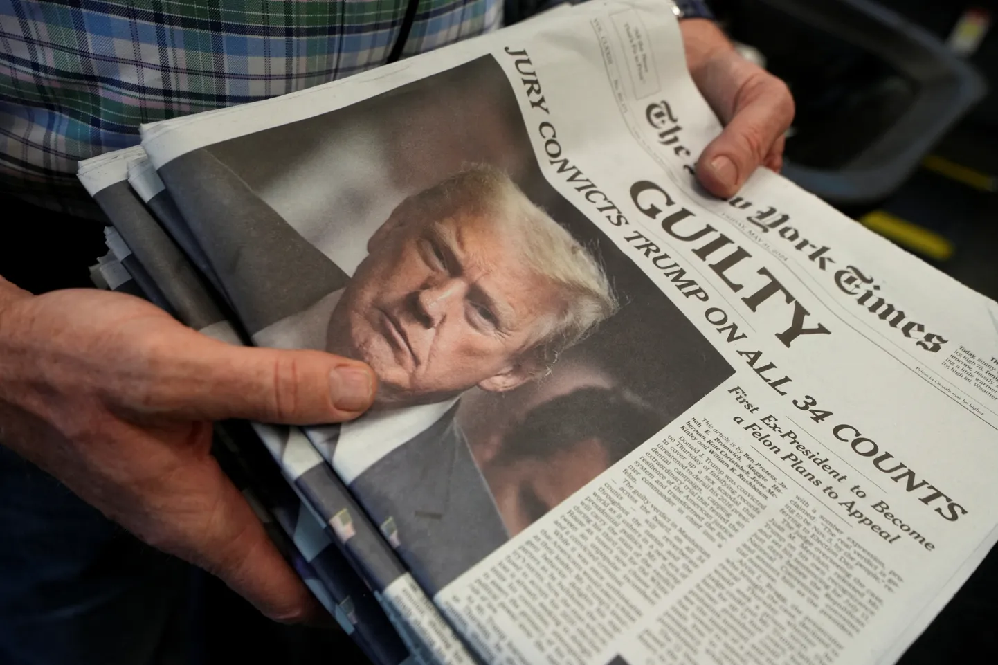 Reedese The New York Timesi esikaas kuulutab suurelt, et Donald Trump on kriminaalasjas süüdi mõistetud.