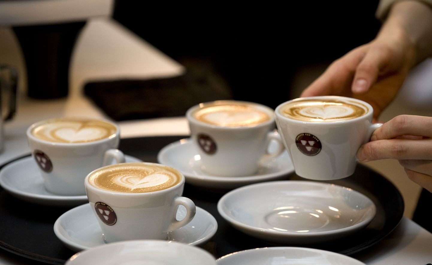 Uuring: kofeiin mõjub meestele kiiremini kui naistele. Fotol espresso