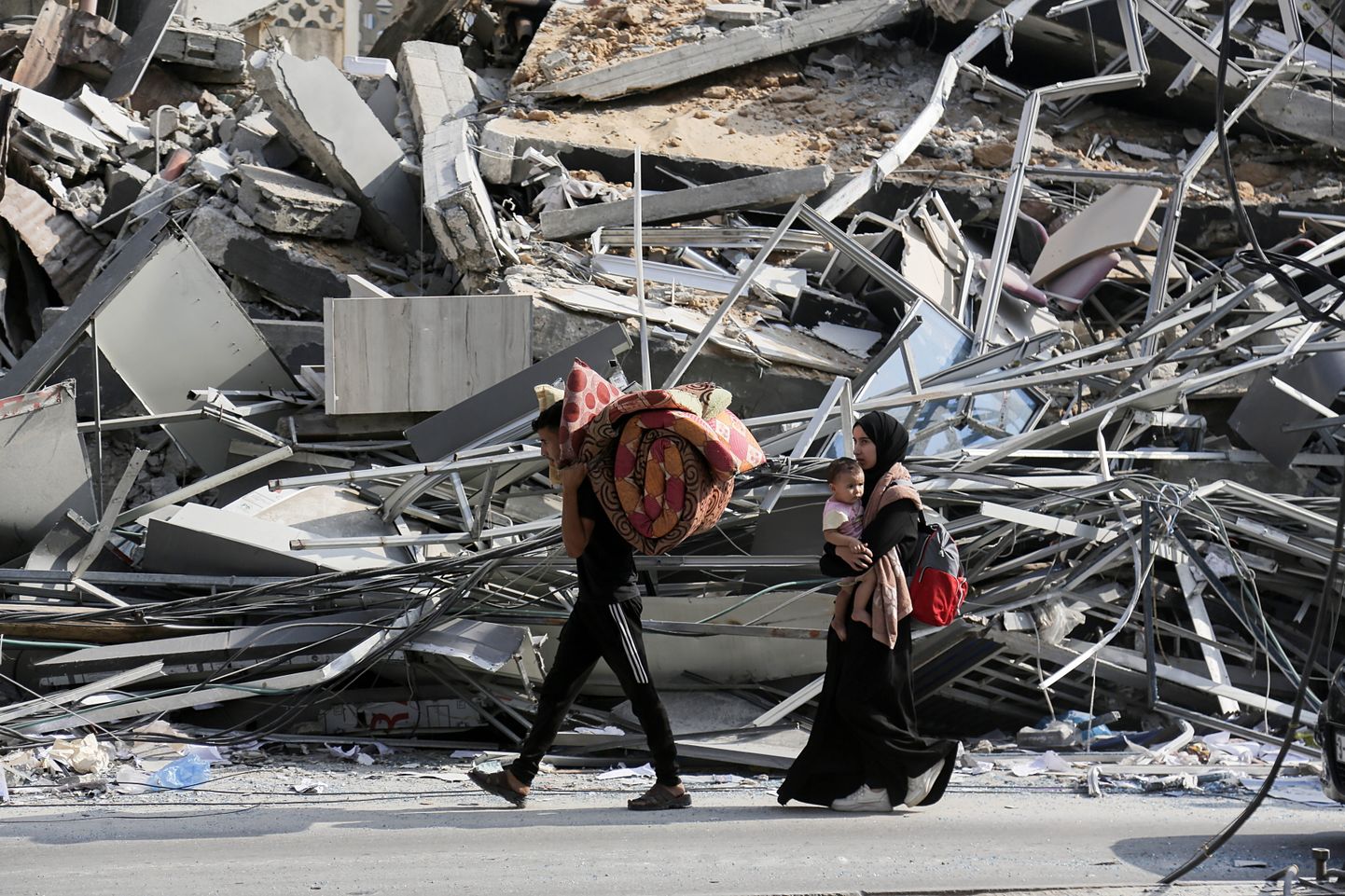 Gaza pere põgenemas kodust.