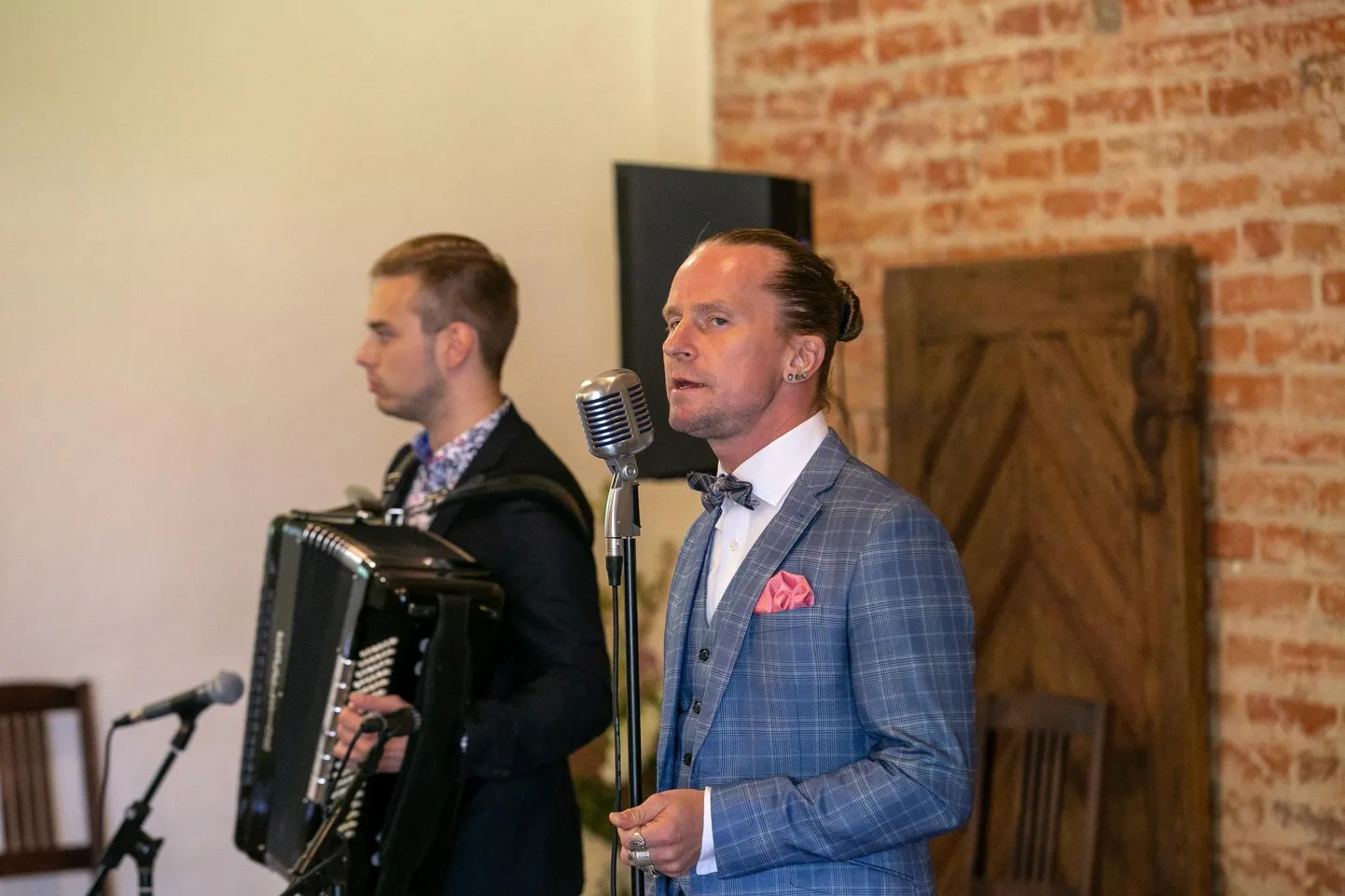 Marek Sadam ja Martin Trudnikov laulavad.