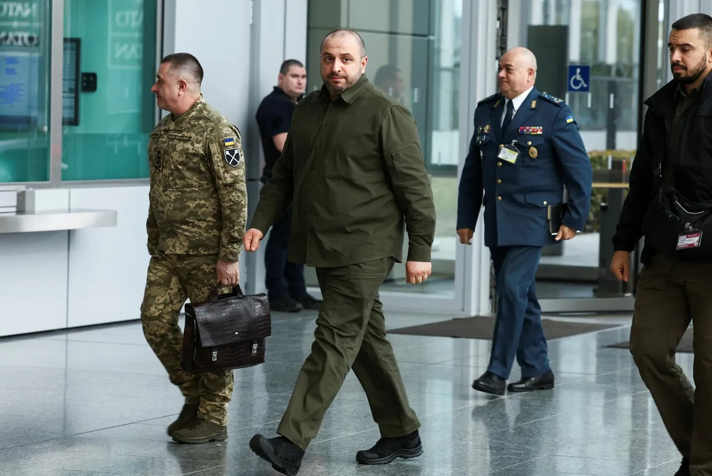 Ukraina kaitseminister Rustem Umerov NATO peakorteris. FOTO: Yves Herman/Reuters/Scanpix