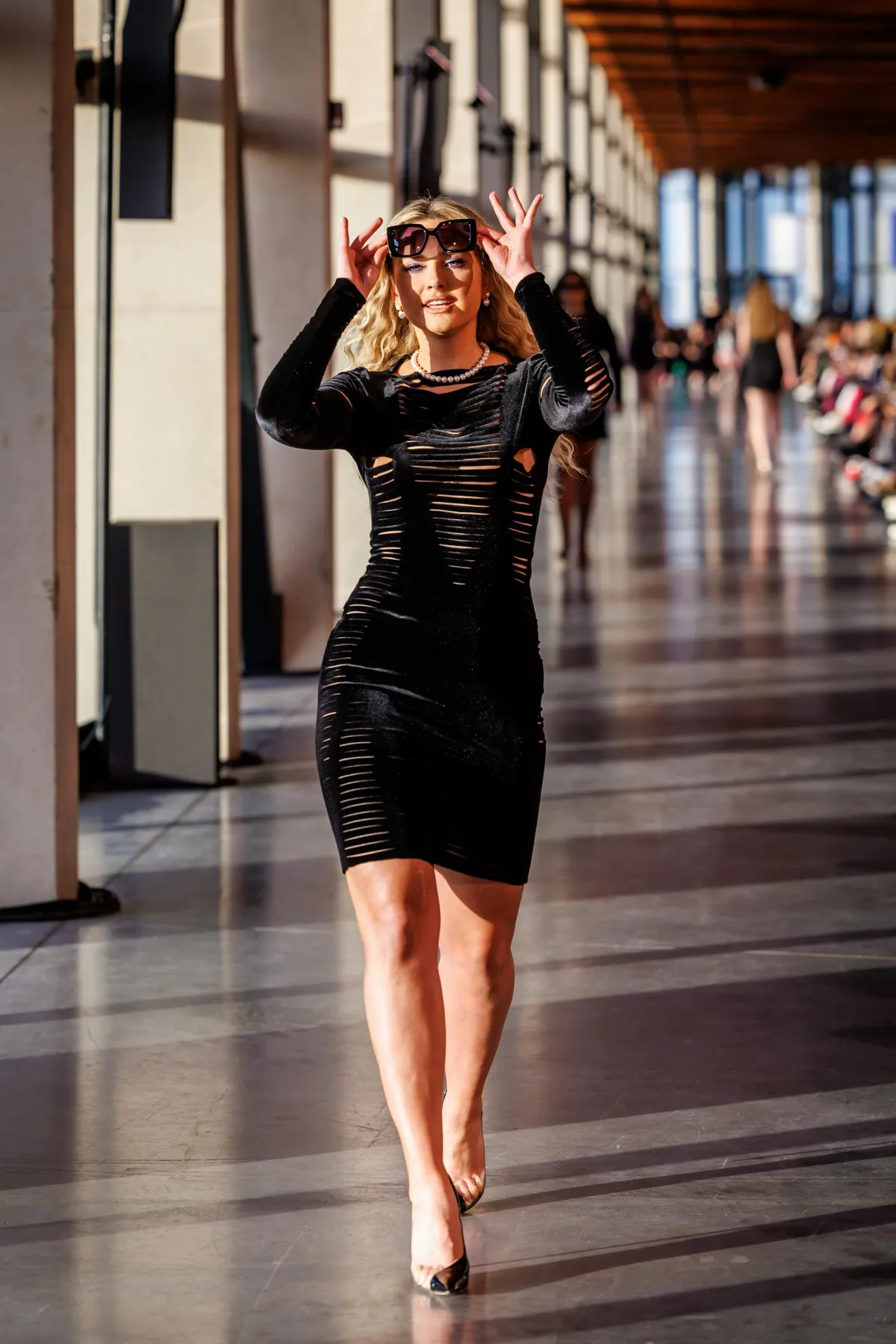 Aldo Järvsoo, modellina laval Brigitte Susanne Hunt. FOTO: