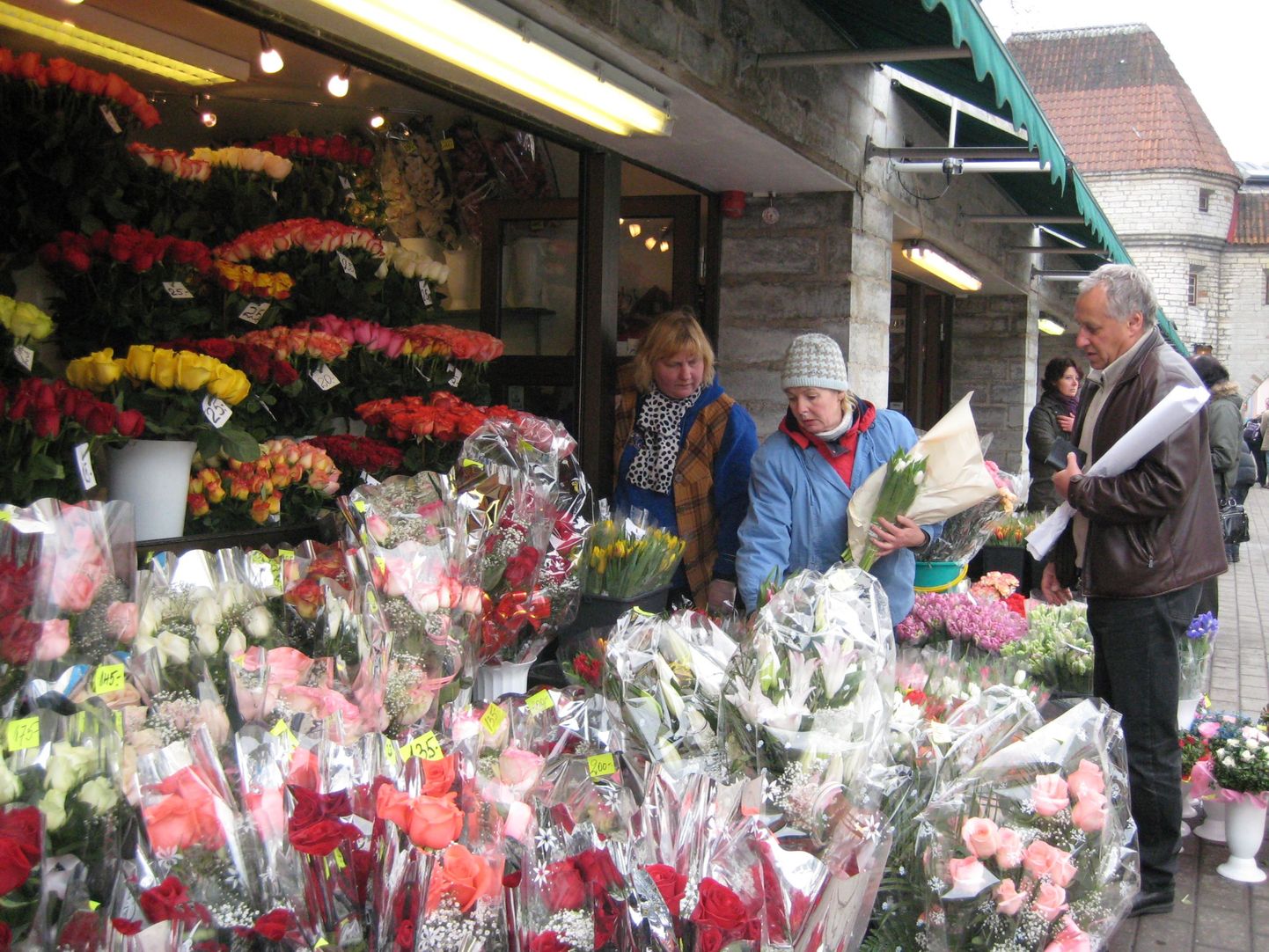 Lillemüüjad Tallinnas Viru tänaval.