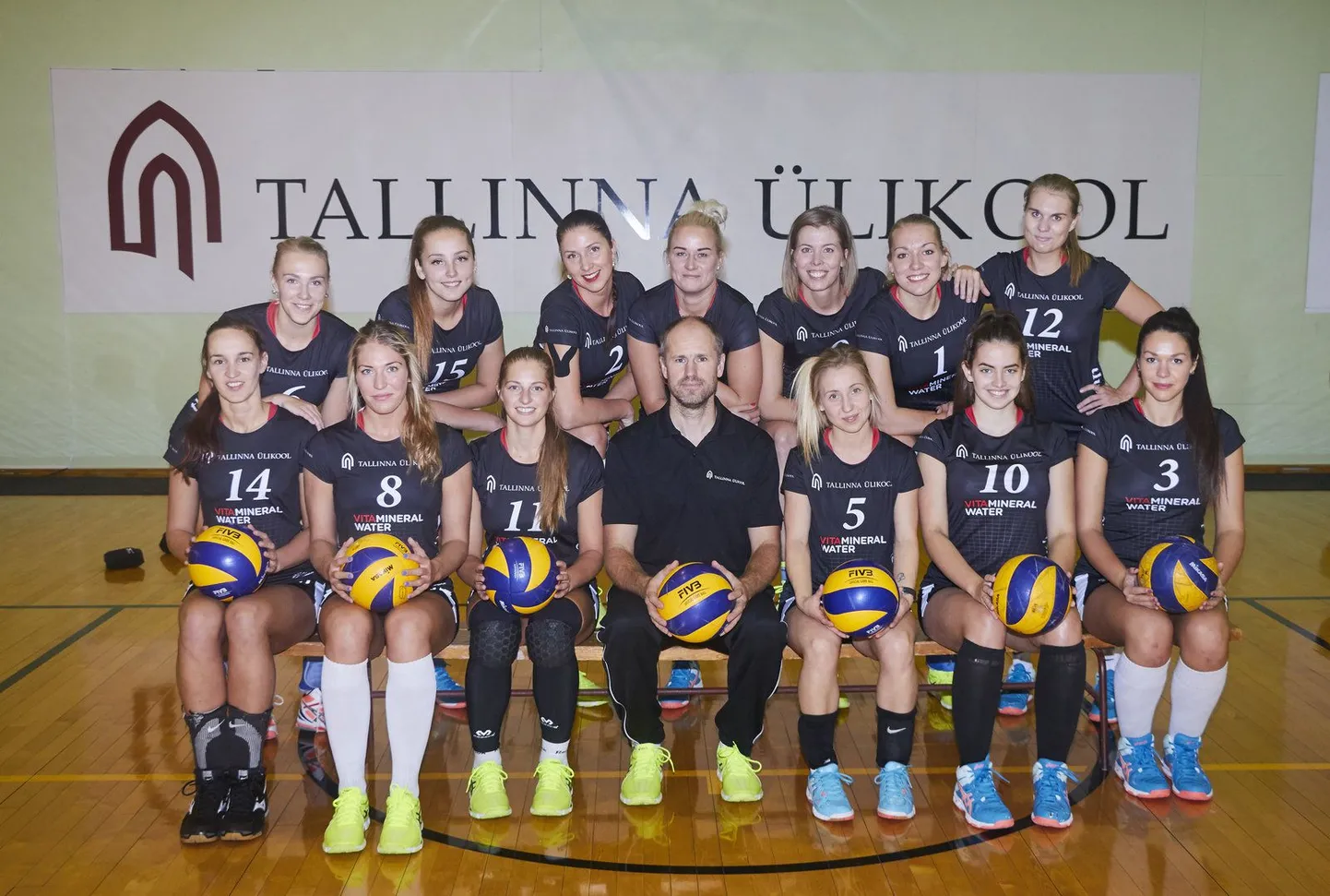 Tallinna Ülikooli naiskond.