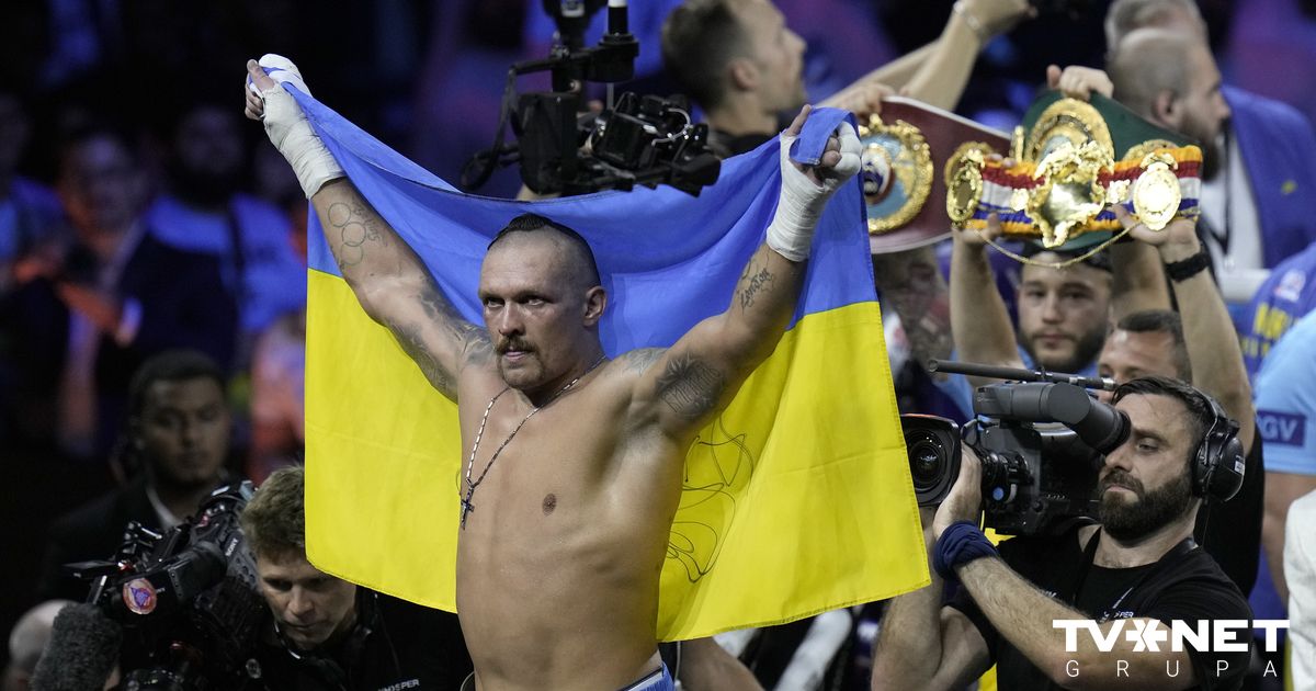 ФОТО Усик вернулся в Украину