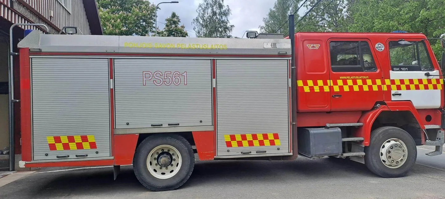 Kadrina päästeauto muutus "soomlaseks". Kohalikud ei pea siiski muretsema, masin koos meeskonnaga osaleb suure Soome seriaali võtetel.