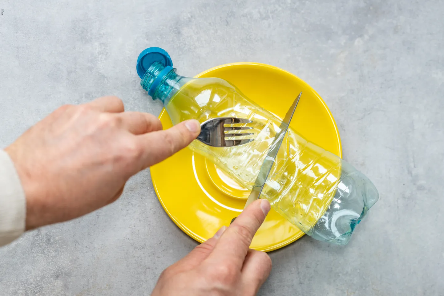 Arvestatav kogus mikroplasti satub kehasse plastpudelitest ja -pakenditest.
