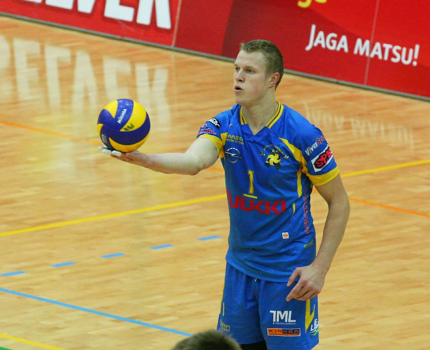 Andrus Raadik sai Savo Volleyst eelmise nädala lõpul hundipassi, sest kritiseeris www.võrkpall24.ee-s ilmunud artiklis nii klubi juhtkonda kui peatreenerit.