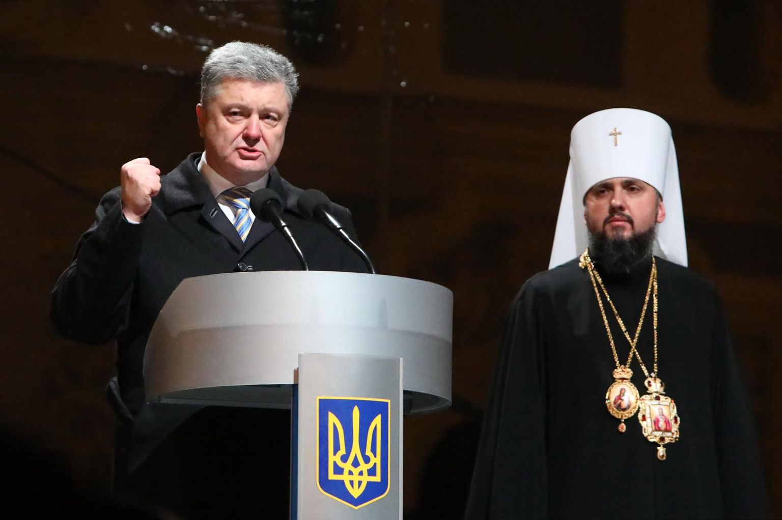 Ukraina president Petro Porošenko ja laupäeval Ukraina iseseisva õigeusu kiriku juhiks valitud Epifanius.