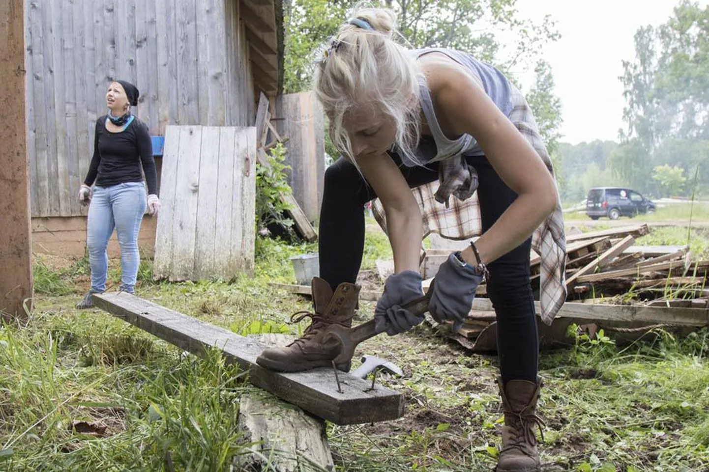 Talgulised tegutsesid Urissaare kantrifestivalile mõeldes. Enne pidu ootavad ees veel kolmed talgud.