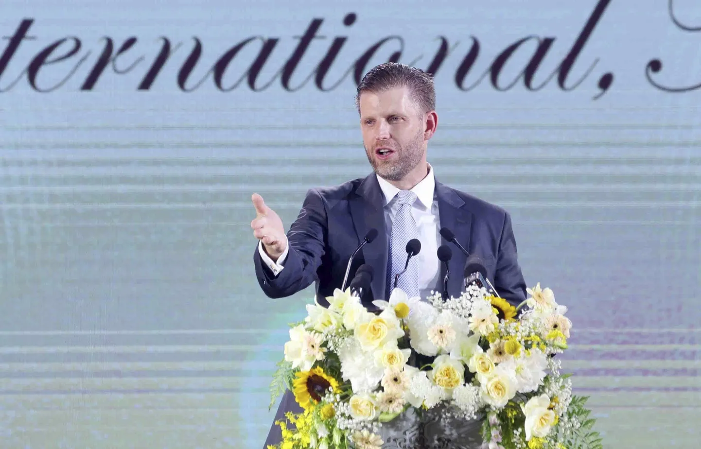 USA presidendi Donald Trumpi poeg, Trump Organizationi asejuht Eric Trump ettevõtte luksuskuurordi ja golfiväljaku ehituse avatseremoonial Vietnamis 21. mail 2025.
