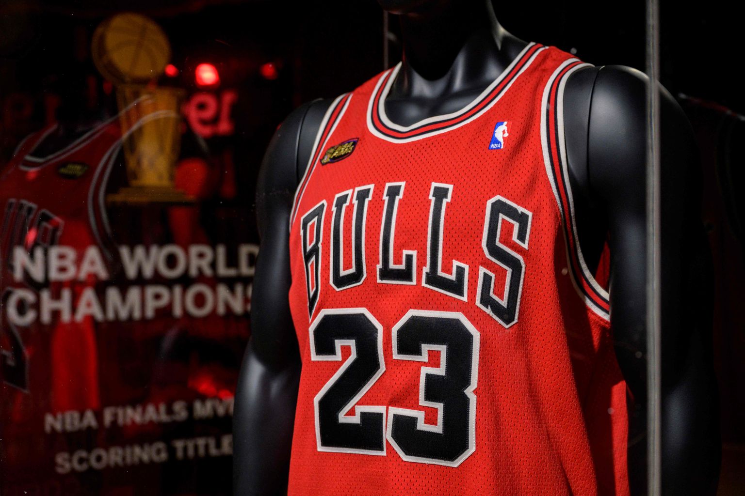 Michael Jordani mängusärk vahetas oksjonil omanikku ja selle eest maksti lausa 10,1 miljonit eurot.
