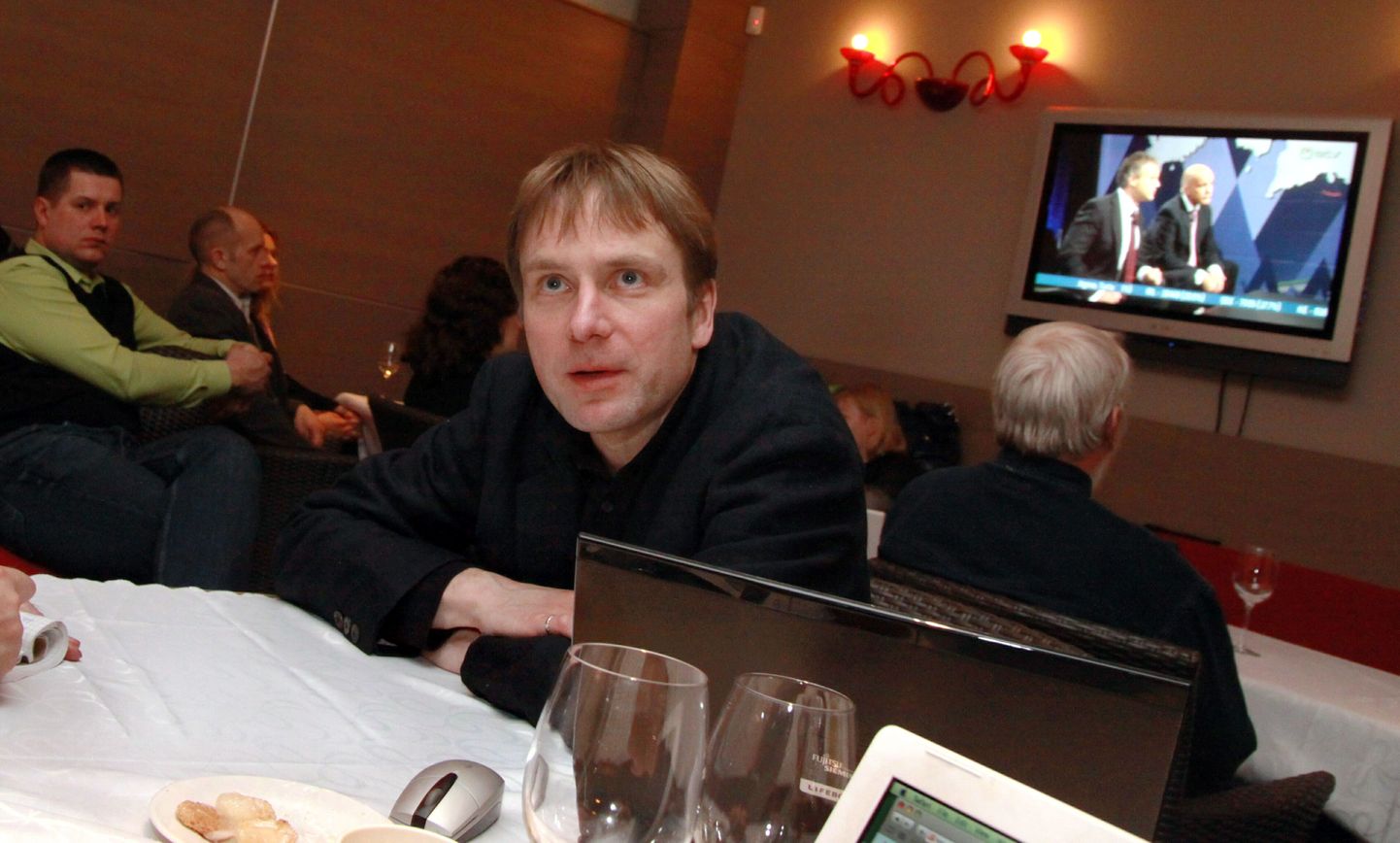 Eerik-Niiles Kross jälgis märtsis 2011 valimistulemusi Pärnus Krossi ehk Frensi kohvikus.