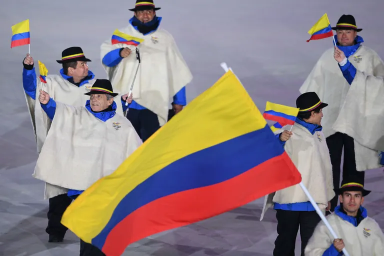 Парка, а сверху пончо – так намного теплее!