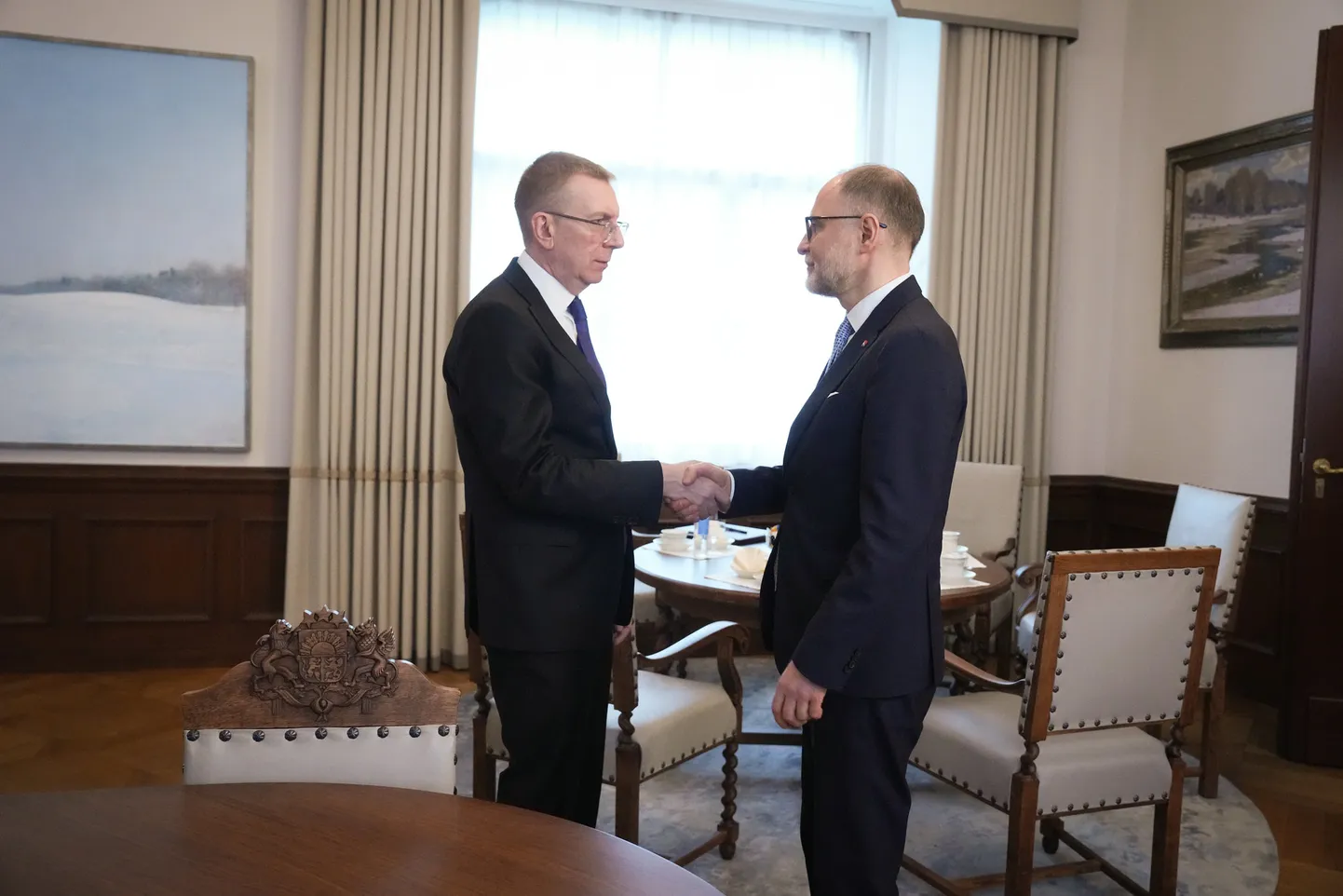 Президент Латвии Эдгар Ринкевич на встрече с министром обороны Андрисом Спрудсом