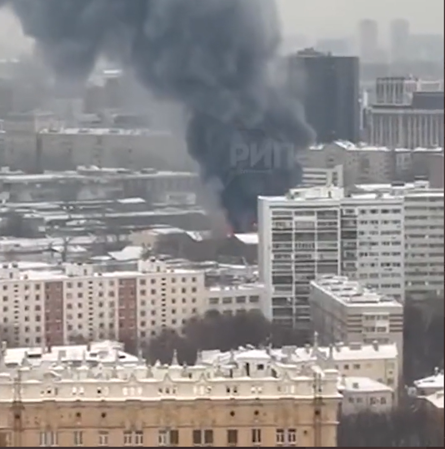 Moskvas põleb laohoone.