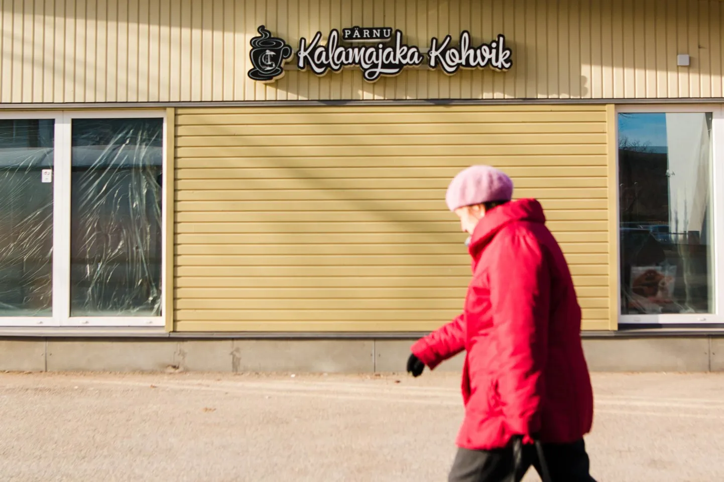 Pärnu Kalamajaka kohvik sulges eriolukorra algul valitsuse soovitusest lähtuvalt uksed, kuu hiljem otsustas söögikoht pillid jäädavalt kokku panna.