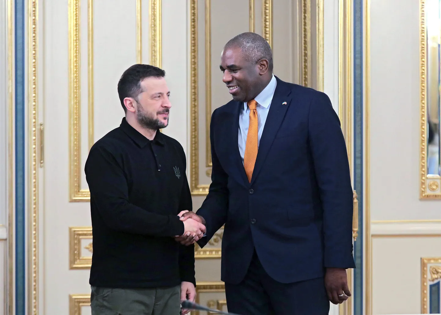 Volodõmõr Zelenskõi ja David Lammy.
