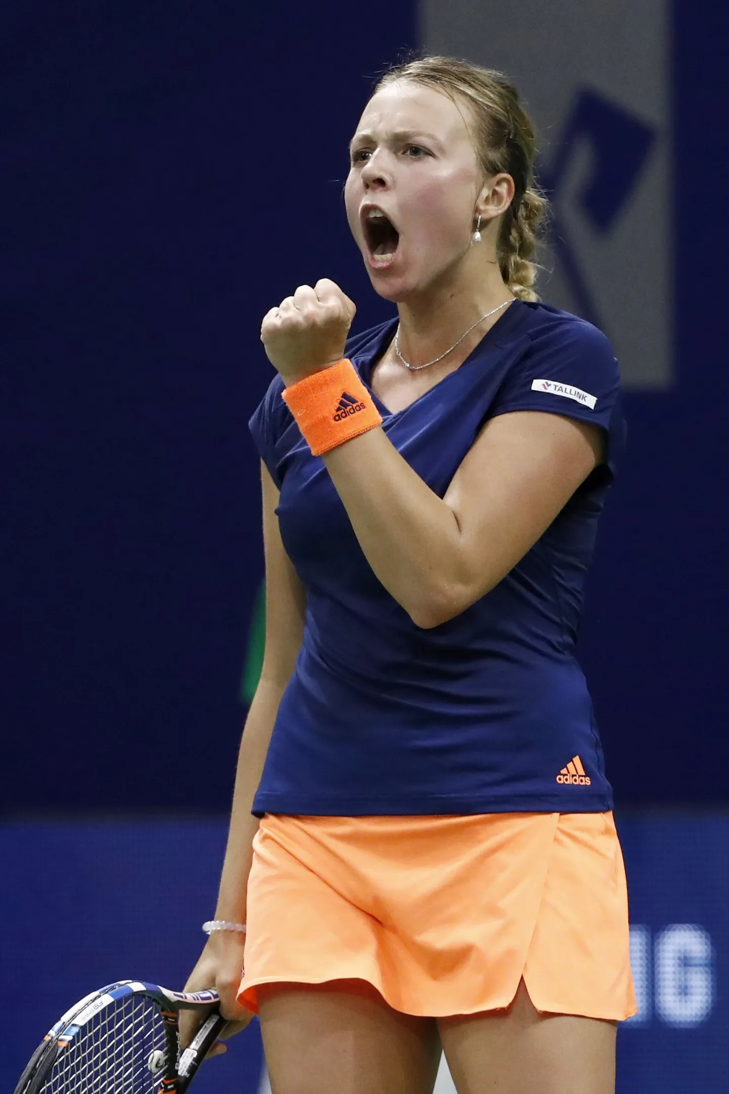 Anett Kontaveit tähistamas Bieli turniiril finaali pääsemist.