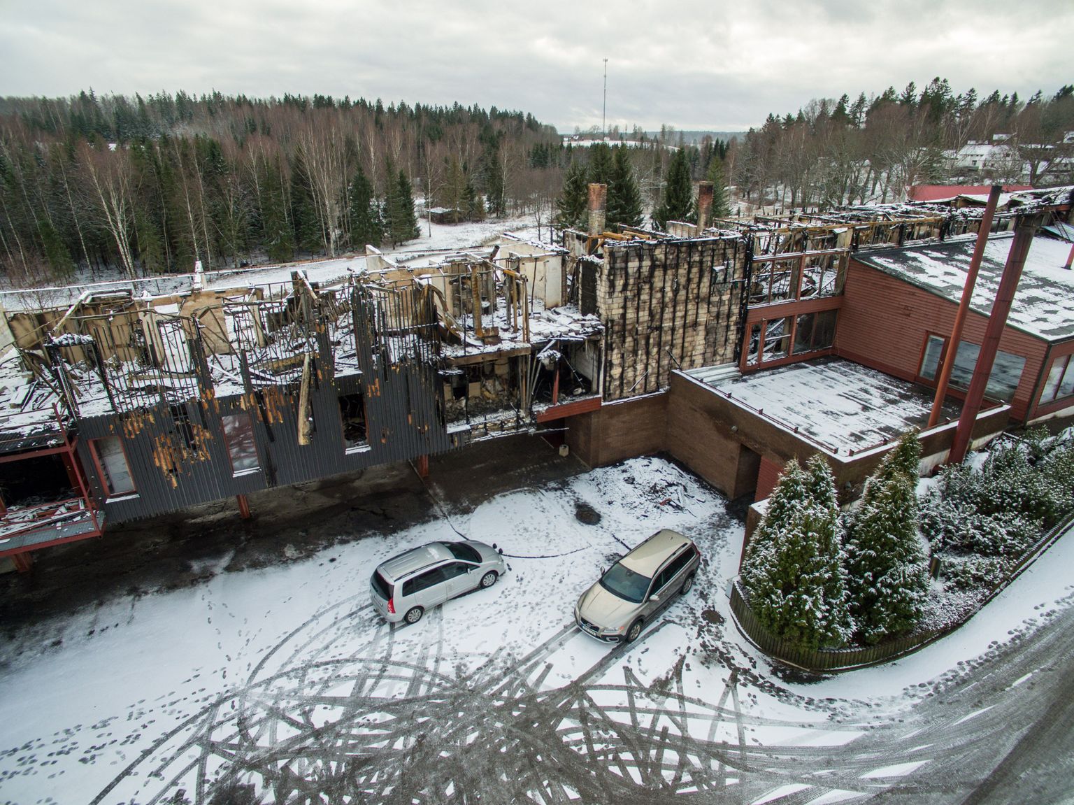 Jaanuari lõpus tules hävinud Bernhardi hotell vahetult pärast tulekahjut.