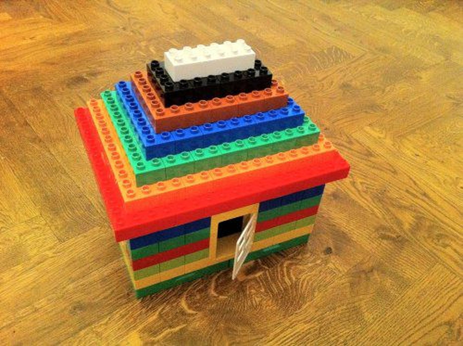 Legomaja, mida müüakse kv.ee's 3200 euro eest.