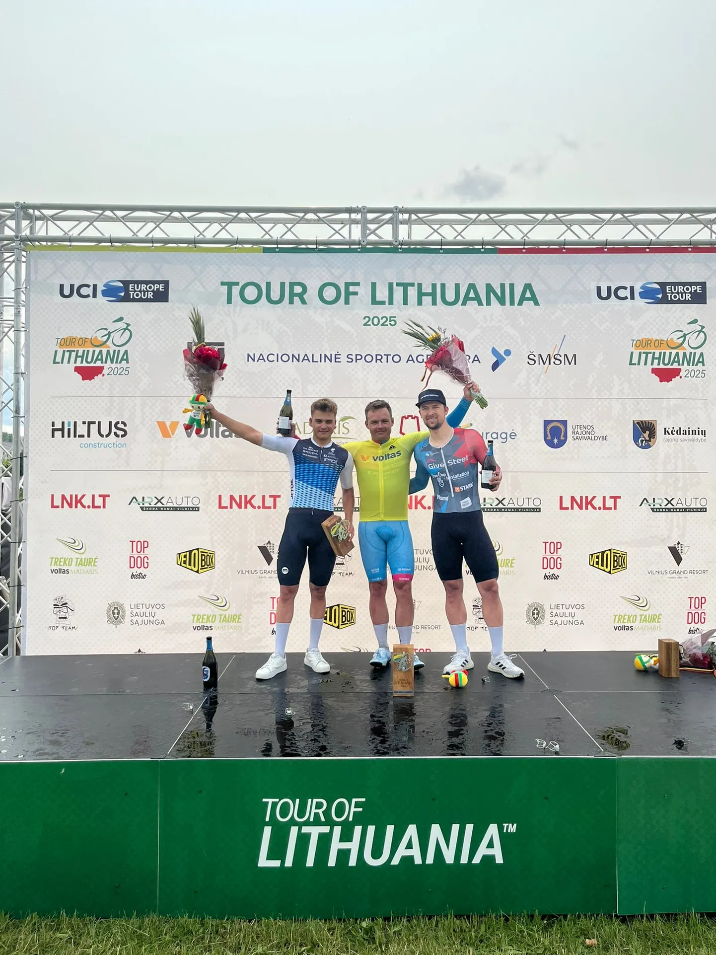 Martin Laas (keskel) ja Karl Kurits (vasakul)