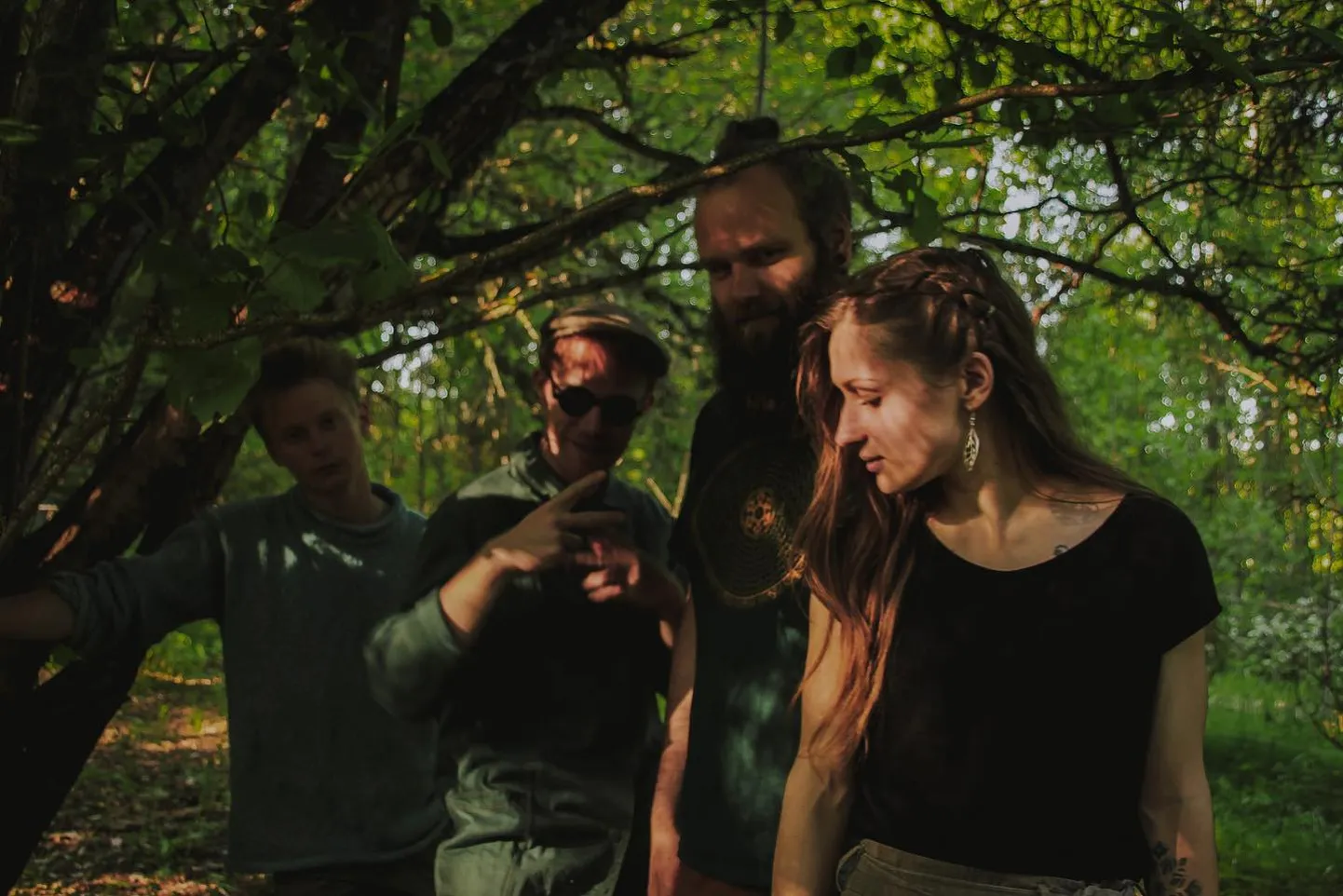 Ansambel Cú: (vasakult) Jaan Eerik Priks, Brian F Devaney, Rasmus Mikfelt ja Brita Priks.




Jaan Eerik Priks - Harf / Harp