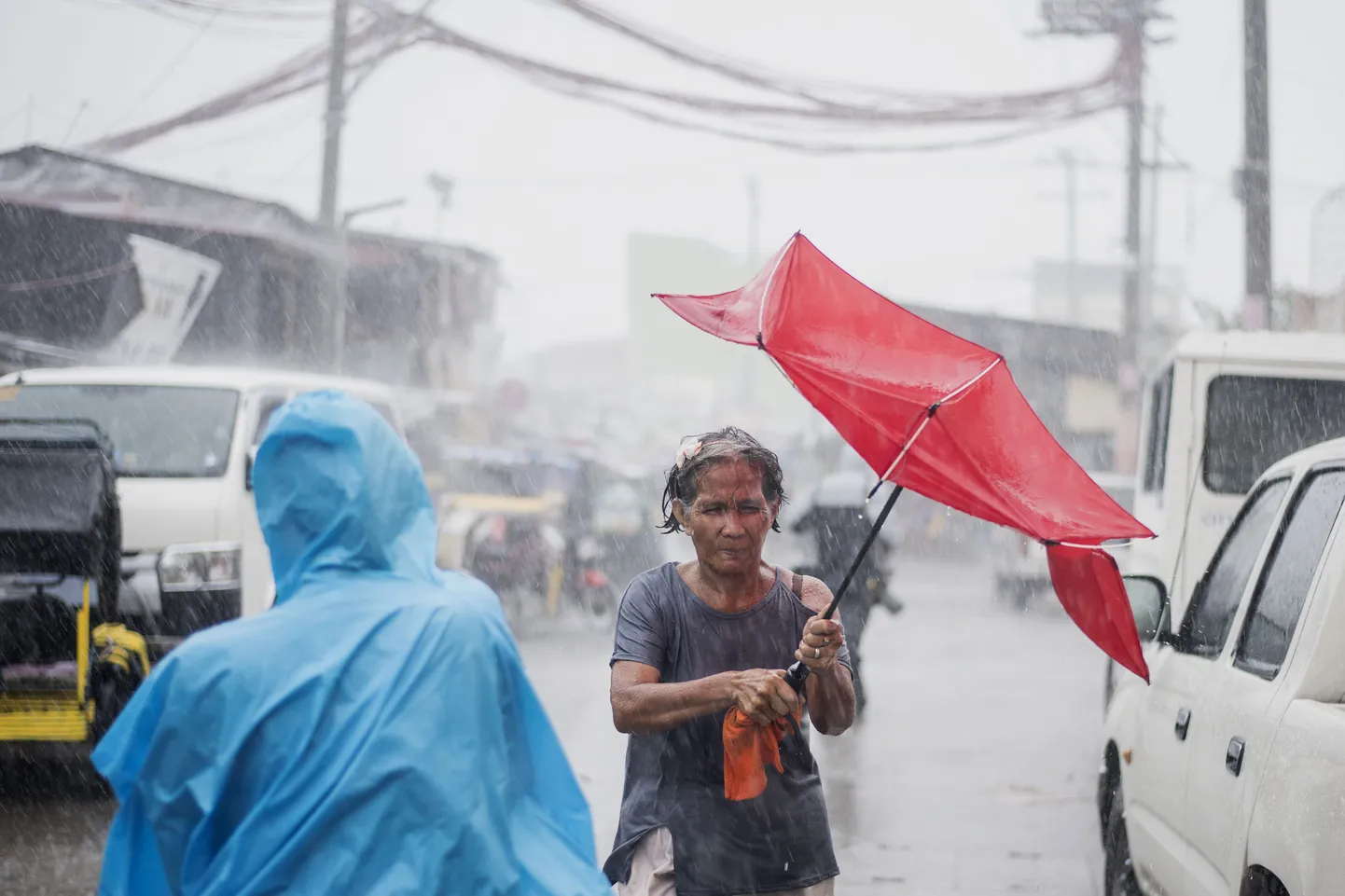 Ülivõimas taifuun Mangkhut nõudis nelja inimese elu.