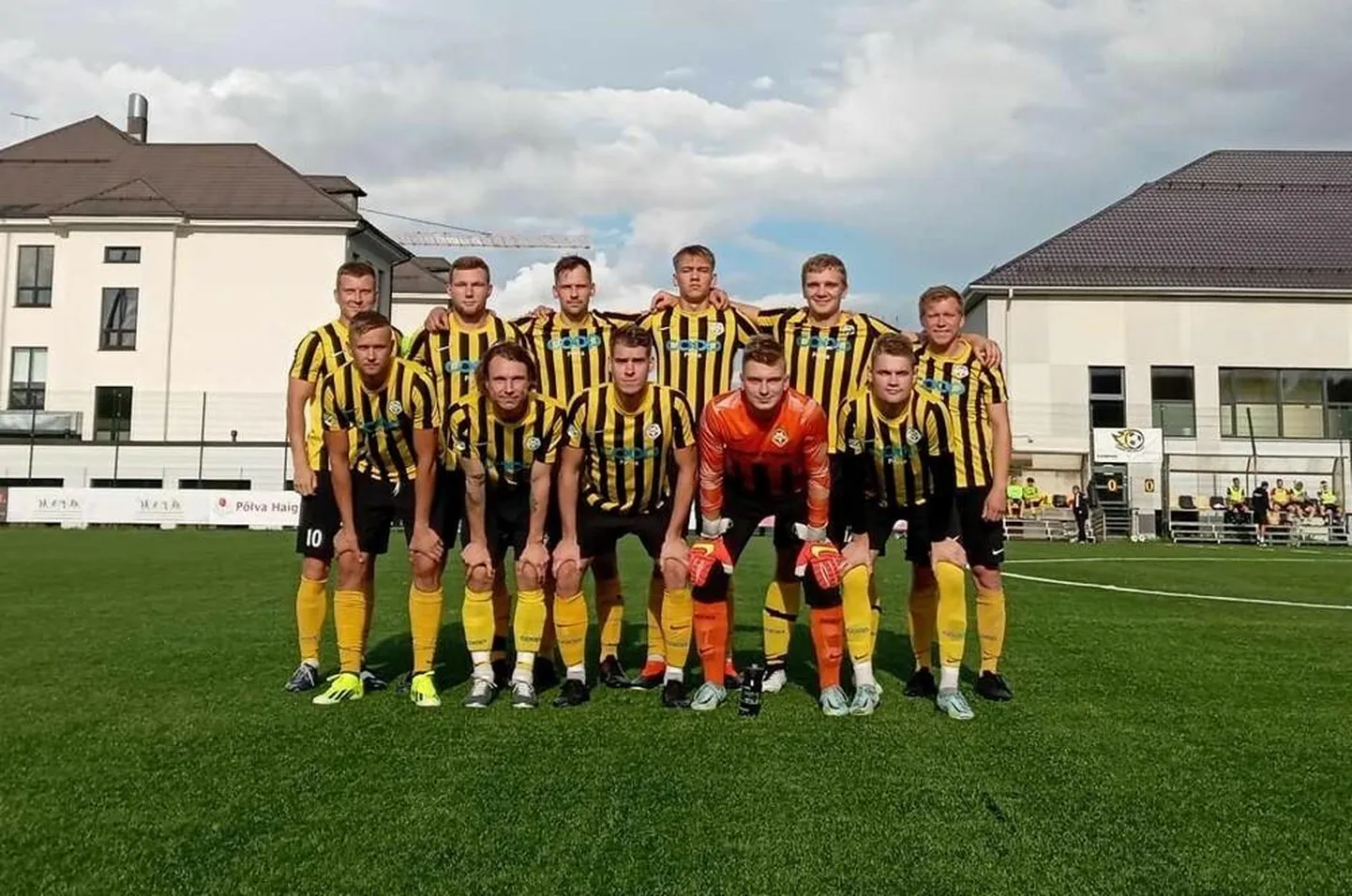 Liigatabelis liidrikohta hoidev Lootose meeskond