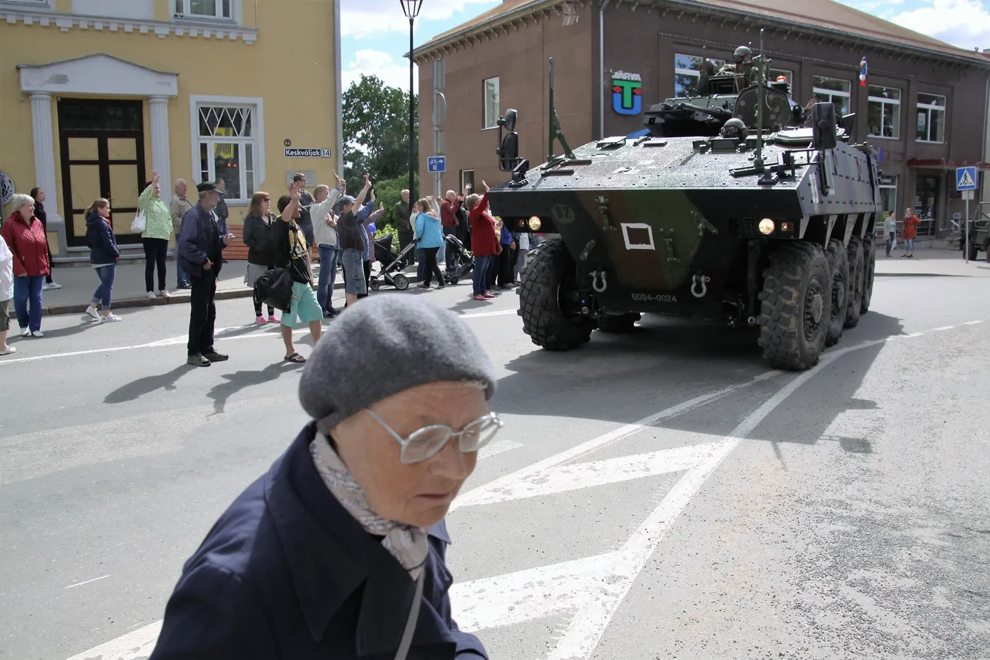 Viimati täitus Paide keskväljak kaitseliitlaste ja sõjaväelastega 2017. aasta maakaitsepäeval.