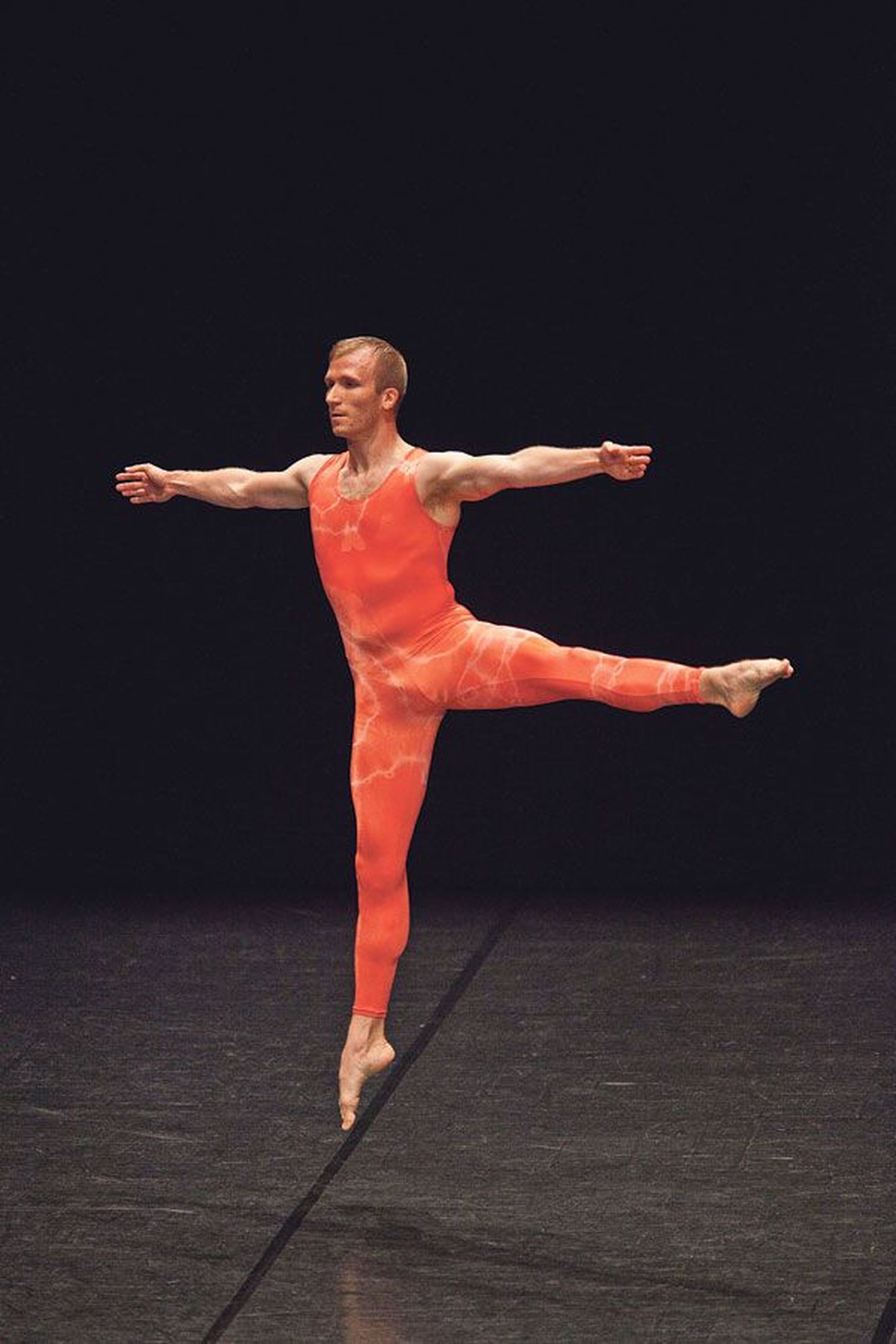 Танцор Седрик Андрьё – одновременно герой и исполнитель в спектакле Жерома Бели.