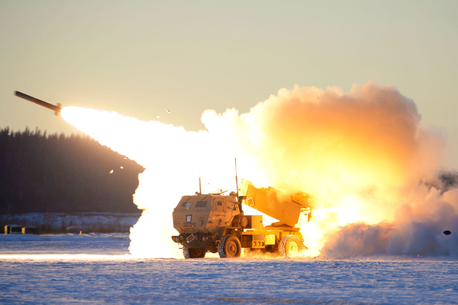 USA armee M142 suure liikuvusega suurtükiväe raketisüsteem (HIMARS) õppusel Alaskas.
