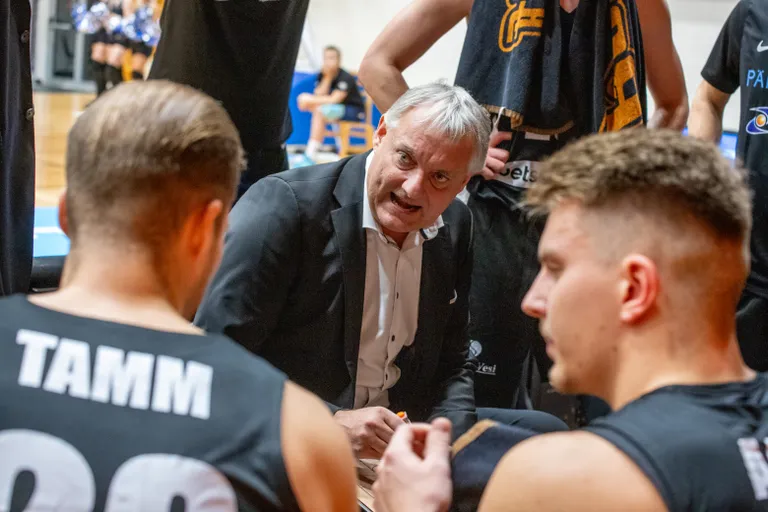 Pärnu Sadama peatreener Gert Kullamäe.