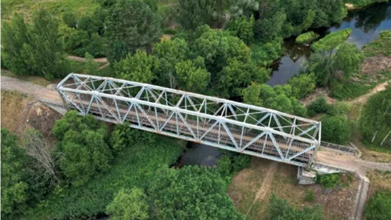 Dzelzceļa tilts pār Mazo Juglu. Ropažu novads, Stopiņu pagasts, bijusī dzelzceļa līnija Rīga-Ērgļi, pie Upeslejām.