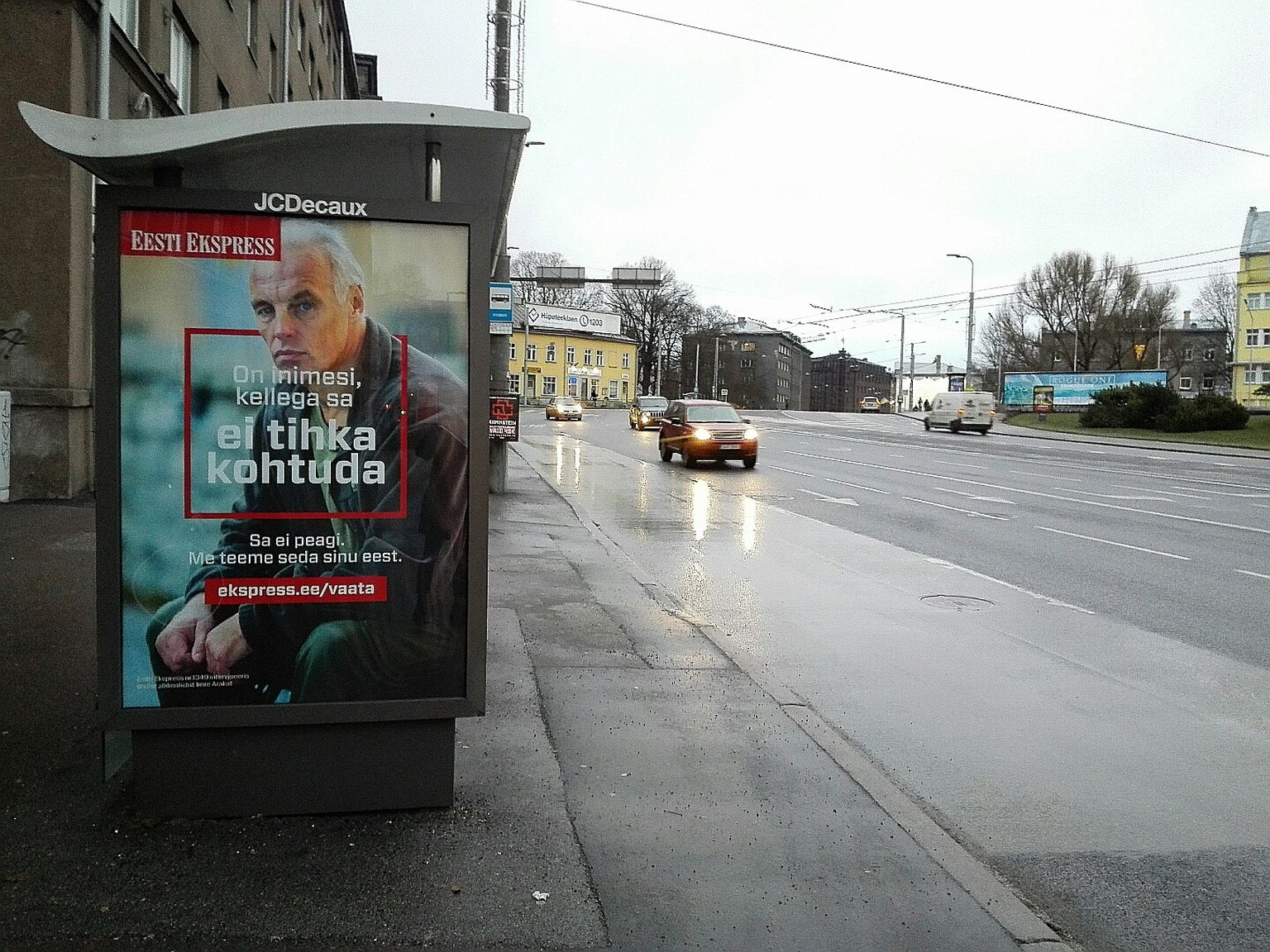Ajal, mil Eesti Ekspress reklaamis, et intervjueeris endist allilmaliidrit, viibis Imre Arakas veel Dublinis vabadused. Samal ajal kogusid aga Eesti ja Leedu uurimisrühmad aktiivselt tõendeid, et mees kuriteos kahtlustatavana kinni pidada.